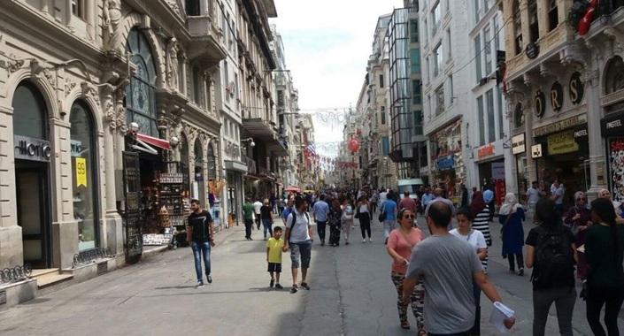 Esnaf İstiklal Caddesi’ni terk etti, dükkanlar boş kaldı