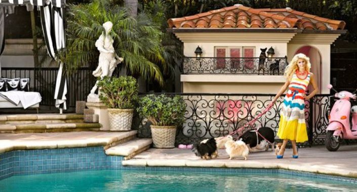 Paris Hilton köpeklerine 350 bin dolarlık villa yaptırdı