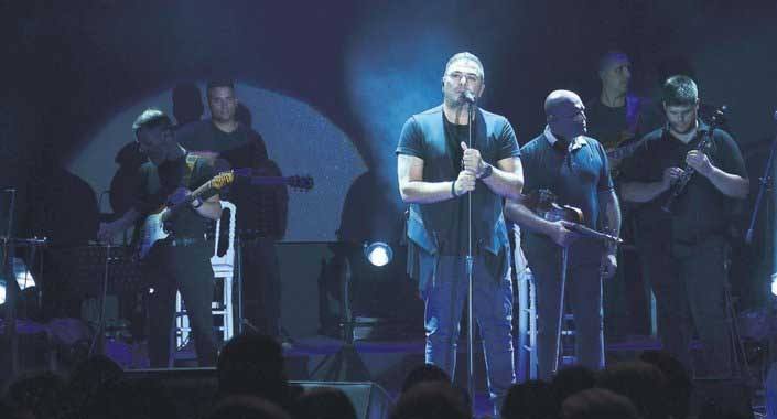 Antonis Remos, Nef Yalıkavak’ın lansmanında sahneye çıktı