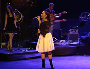 PanoraPark AVM’de Sertab Erener rüzgarı esti