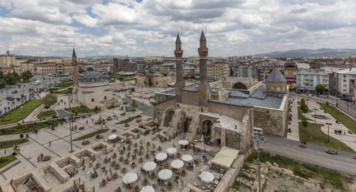 Sivas Belediyesi 8 milyon TL’ye arsa ve işyeri satıyor