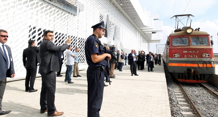 Bakü-Tiflis-Kars Demiryolu’nda seferler başlıyor
