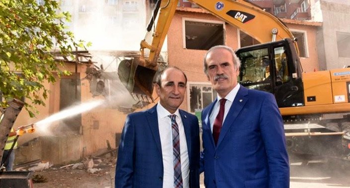 Bursa’da binalar yıkılıyor, yeşil alanlar açılıyor
