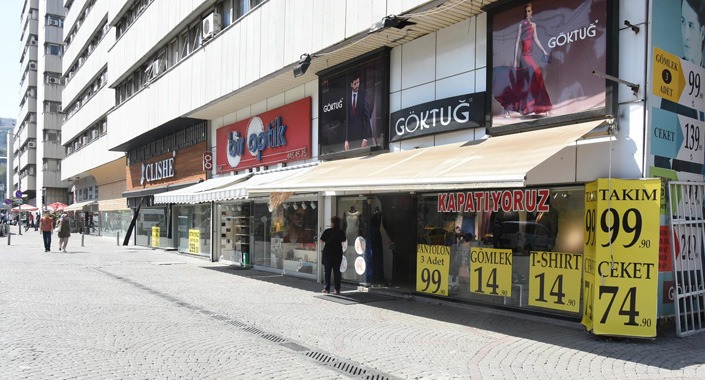 İzmir’de mağazalar bir bir kapanıyor