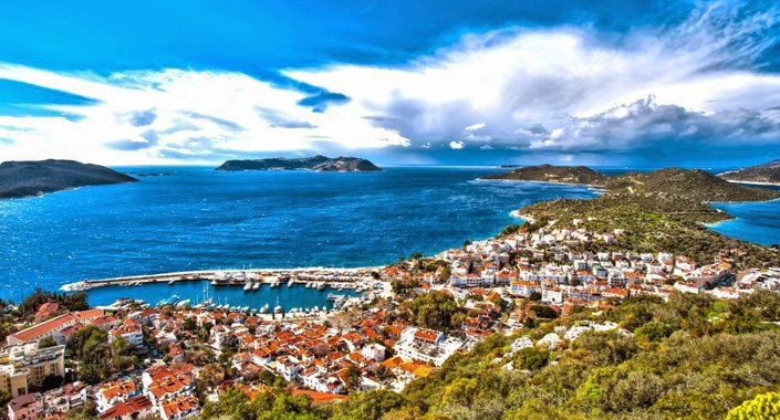 Kaş’ta 6 metrekarelik büfe yerine kaçak tesis kuruldu