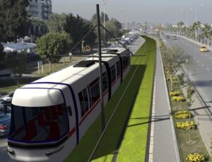 Konak Tramvayı’nda sıra Halkapınar geçişinde