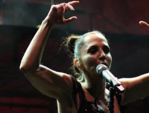 Sertab Erener İzmirli hayranlarını coşturdu