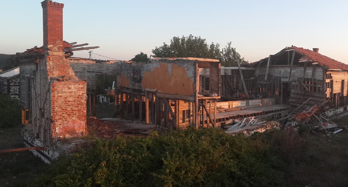 Beykoz’daki Tahlisiye Binası kaderine terk edildi