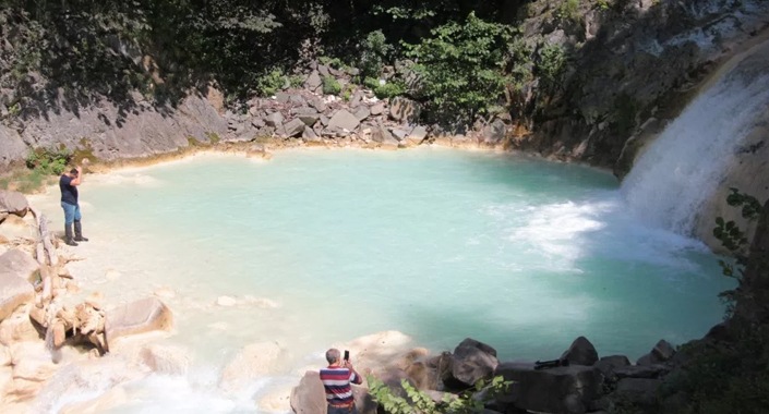 Mavi Göl 300 bin turistle rekor kırdı