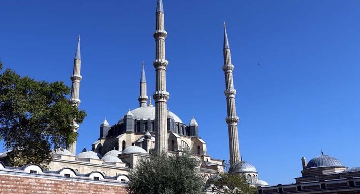 Selimiye Camisi’nin silüetini bozan yapılara izin yok