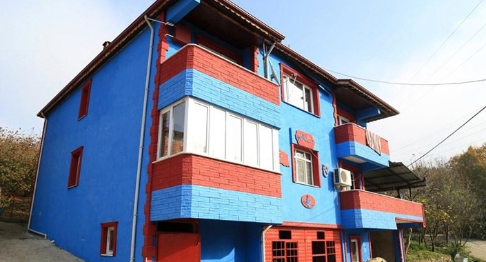Fanatik Trabzonsporlu’nun bordo-mavi evi