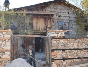 Antalya’daki Düğmeli evler yeniden ayağa kaldırılıyor