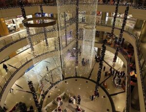 AVM’lerde yılbaşı hazırlığı yarışa döndü