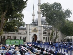 Mevlüt Uysal: Eyüp Sultan cazibe merkezi olacak