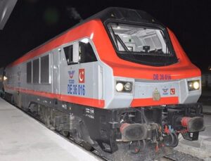 Bakü-Tiflis-Kars Demiryolu’nda ilk tren Kars’a ulaştı