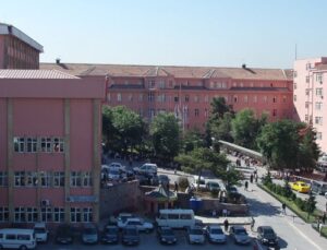 Depreme dayanıksız olan hastaneler yıkılıyor