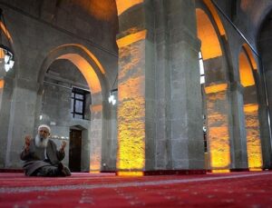 Bitlis’te 867 yıllık Ulu Cami’de restorasyon tamamlandı
