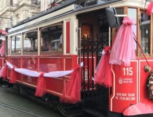 Nostaljik tramvay seferleri yeniden başladı