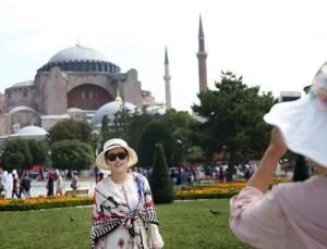 Turistler en çok Antalya ve İstanbul’u tercih etti