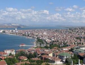 Büyükçekmece’de çatılar mavi oluyor