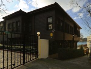 Sezen Aksu, Mehmet Akif’in evini sattı