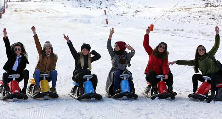 Sivas Yıldız Dağı kayakseverlerin uğrak noktası oldu