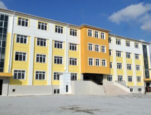 İstanbul Valiliği 12 okulu yeniden inşa ettiriyor