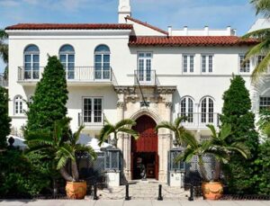 Versace’nin villası Osmanlı eserleriyle donatıldı