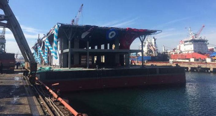 Akıllı yüzer iskele törenle denize indirildi