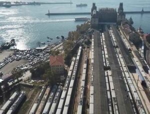 Banliyö hattında yeni peronlar ortaya çıkmaya başladı