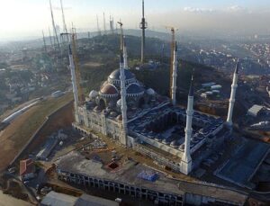 Çamlıca’daki dönüşümde dümene bakanlık geçti