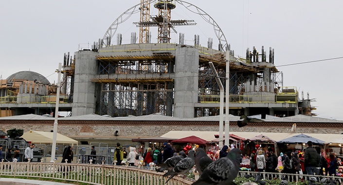 Taksim Camisi’nin kubbesi yükseliyor