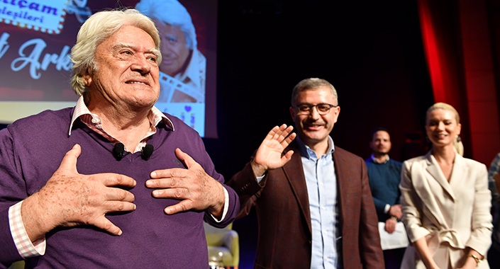 Cüneyt Arkın: Havuzlu evler alacak para kazanmadık