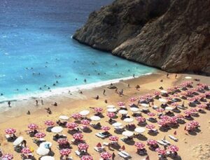 Kaputaş Plajı’na beton mu dökülüyor?