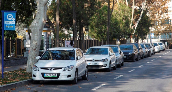 ​İstanbul’daki yol üstü parklanmalar için düzenleme geliyor