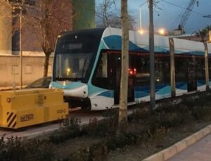 İzmir Konak tramvayı raylara indi