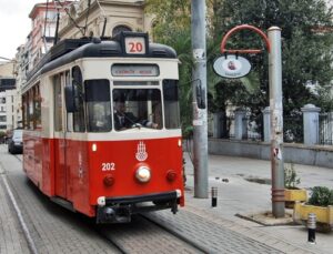 Kadıköy-Moda Nostaljik Tramvayı İBB’ye devredildi