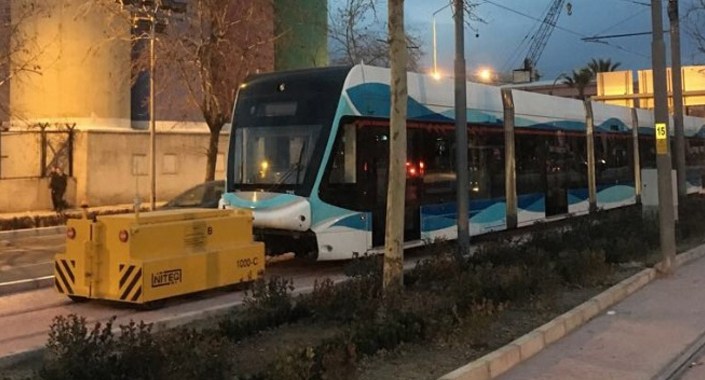 İzmir Konak tramvayı raylara indi