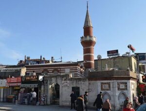 Üsküdar’daki Selman Ağa Camisi görünür hale geliyor