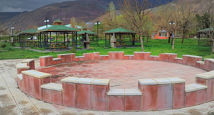 Erzincan’ın andezit taşı 100 yıl çürümeden hizmet veriyor