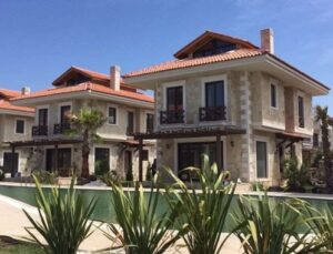 Atlantis Taş Evleri, Dikili’de sahiplerini bekliyor