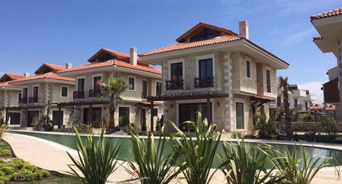 Atlantis Taş Evleri, Dikili’de sahiplerini bekliyor