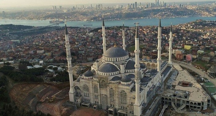 Cumhurbaşkanı Erdoğan’ın mesajı caminin mermerine işlendi