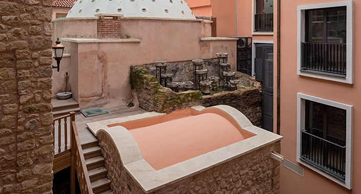 Tarihi Çeşme Hamamı ve 180 yıllık banka binası restore edildi