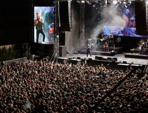 İstMarina Alışveriş Merkezi’nde Murat Boz coşkusu