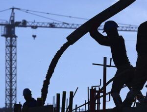 Türk inşaat sektörü her geçen gün giderek küçülüyor