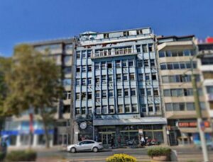 Kabataş Meclis-i Mebusan Caddesi’nde satılık bina