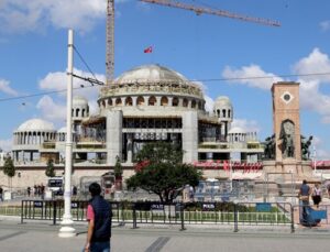 Taksim Camisi’nin kubbesi tamamlandı