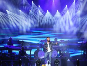 Tarkan Vadistanbul’da 12 bin kişiye konser verdi