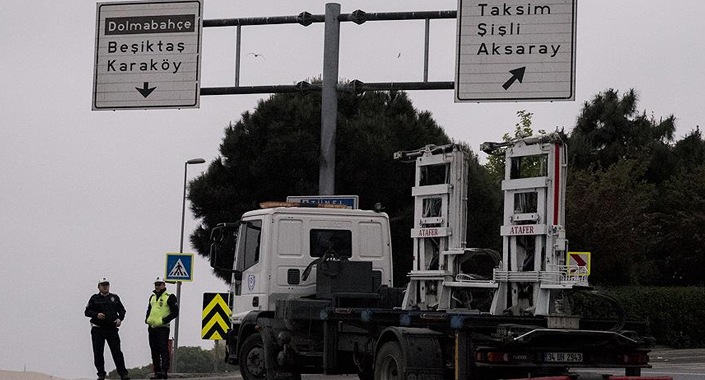 Taksim Meydanı’na çıkan yollar araç trafiğine kapatıldı